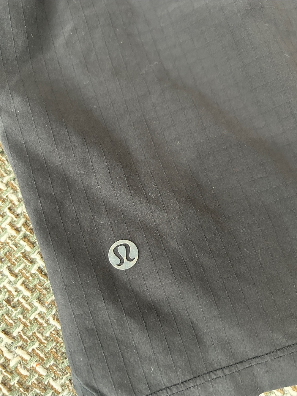 lululemon athletica Men's Black Athletic Shorts - Picture 2 of 2